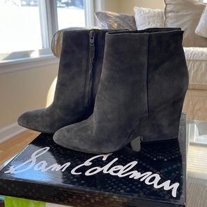 Sam Edelman Wilson, Dark Grey Suede booty 8.5 M
